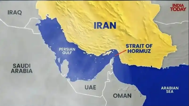 Iran đóng cửa eo biển Hormuz, khiến giá dầu tăng vọt và lạm phát chi phí nguyên liệu thô
